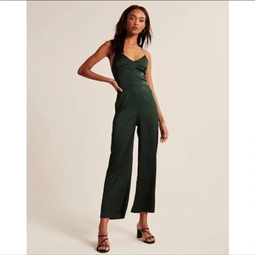 NWT Abercrombie & Fitch Black Floral Satin Wide Leg Jumpsuit